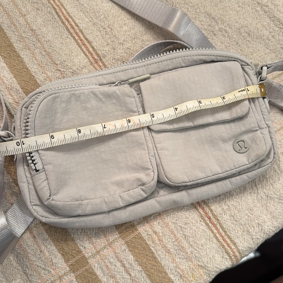 Lululemon light gray swing pack - Picture 6 of 7